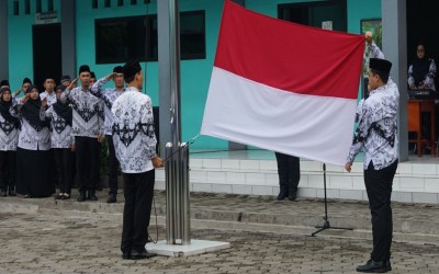Upacara Peringatan Hari Guru Nasional Ke - 78
